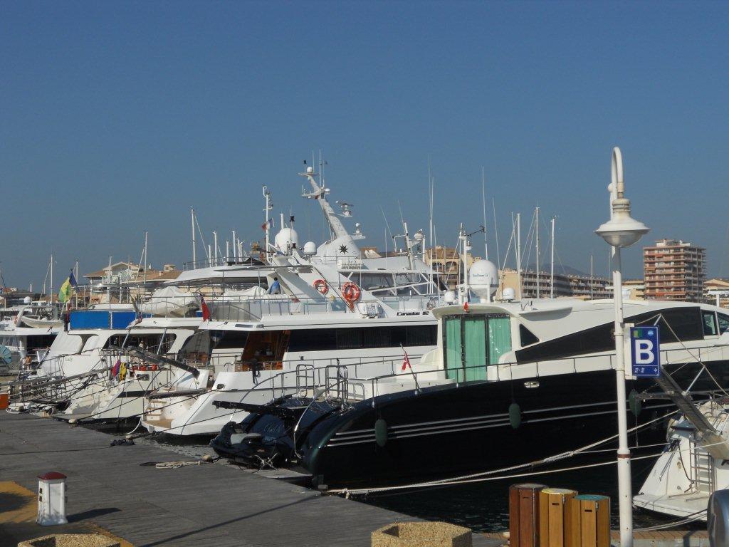 Fréjus location saisonnière Le port et ses bateaux